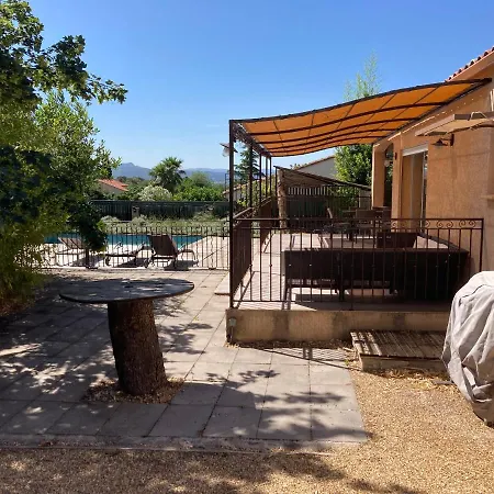 Pergola Hébergement de vacances Le Pouget